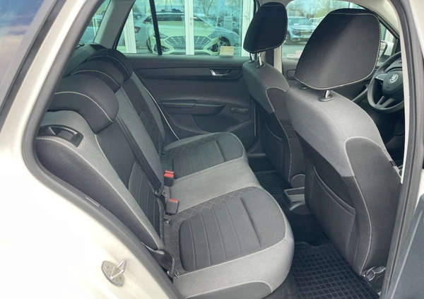 Skoda Fabia cena 45900 przebieg: 115508, rok produkcji 2019 z Kobylin małe 301